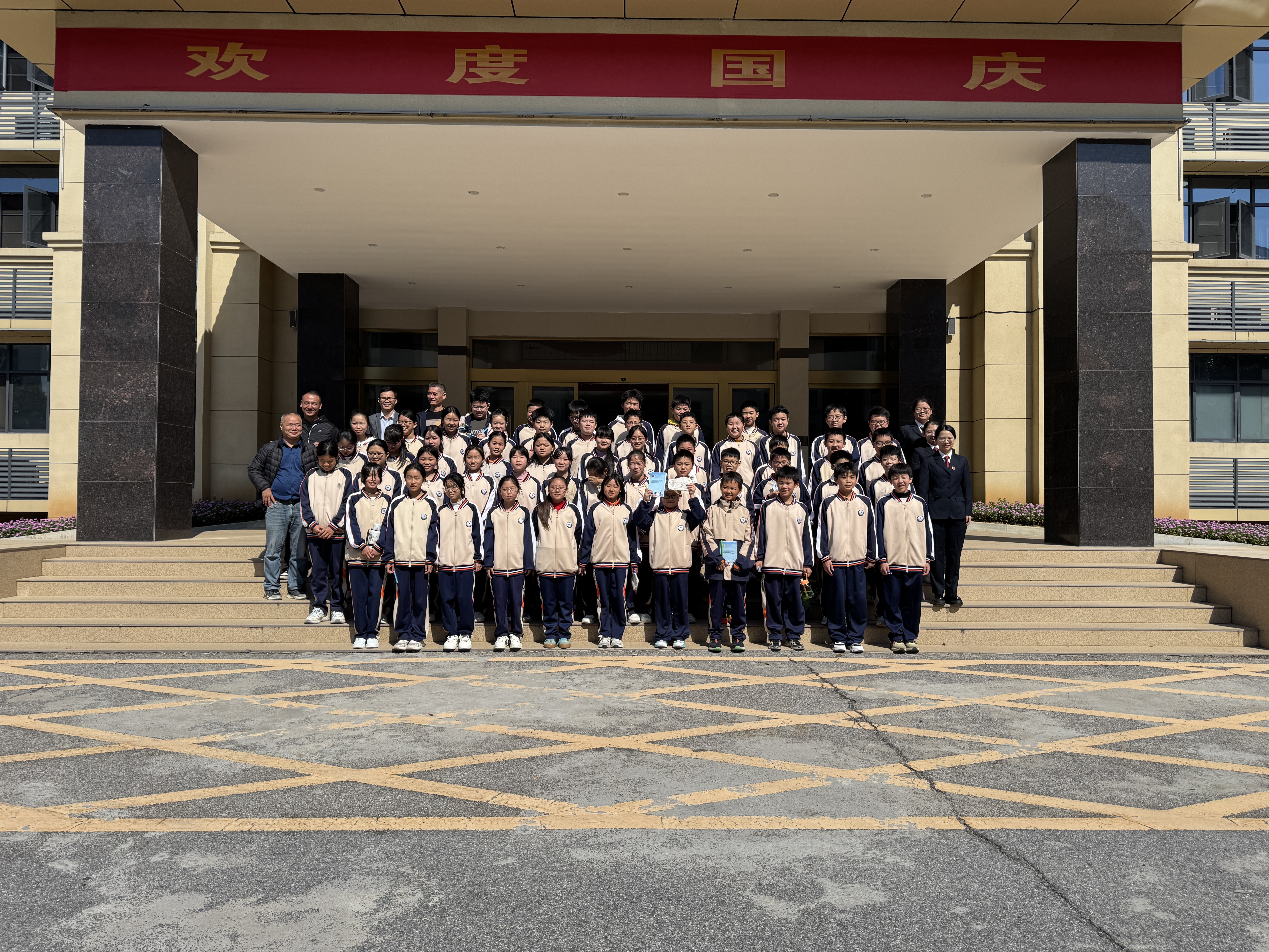 余干三中到检察院参观法治基地